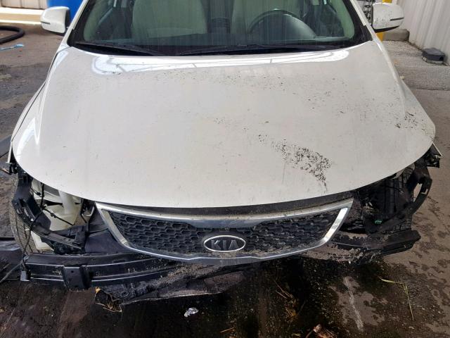 KNAFU4A23C5561559 - 2012 KIA FORTE EX WHITE photo 7