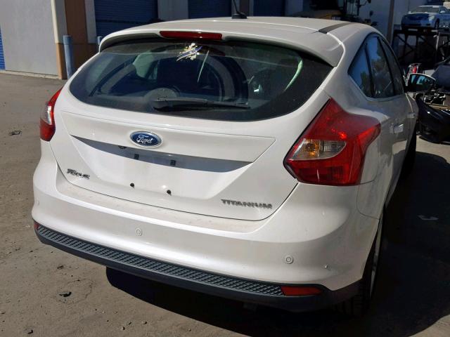 1FADP3N20EL186045 - 2014 FORD FOCUS TITA WHITE photo 4