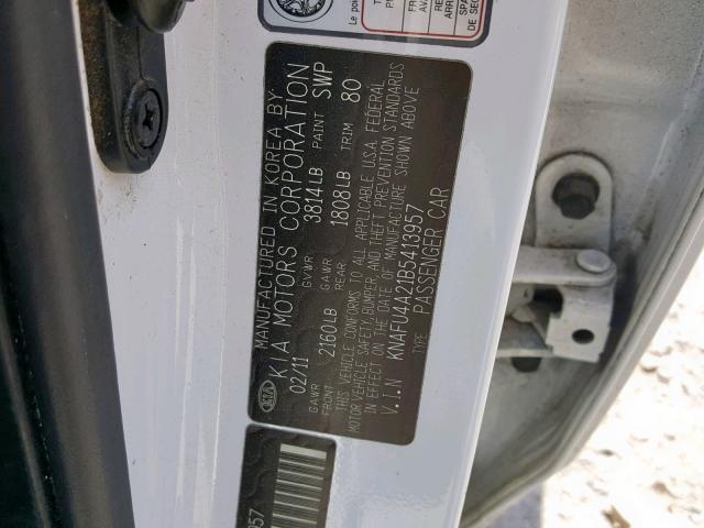 KNAFU4A21B5413957 - 2011 KIA FORTE EX WHITE photo 10