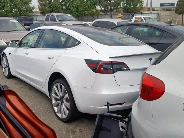 5YJ3E1EB5JF106560 - 2018 TESLA MODEL 3 WHITE photo 3