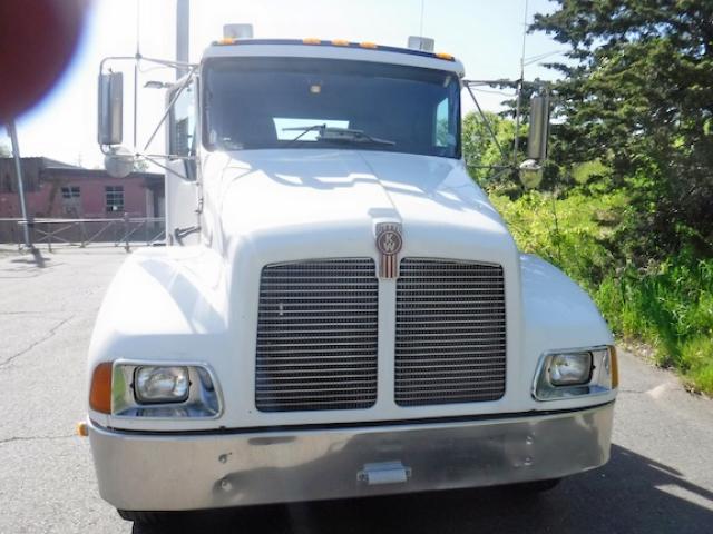 2NKMHZ7X21M876752 - 2001 KENWORTH CONSTRUCTI WHITE photo 1