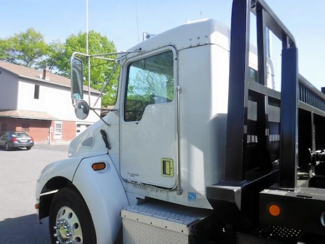 2NKMHZ7X21M876752 - 2001 KENWORTH CONSTRUCTI WHITE photo 10