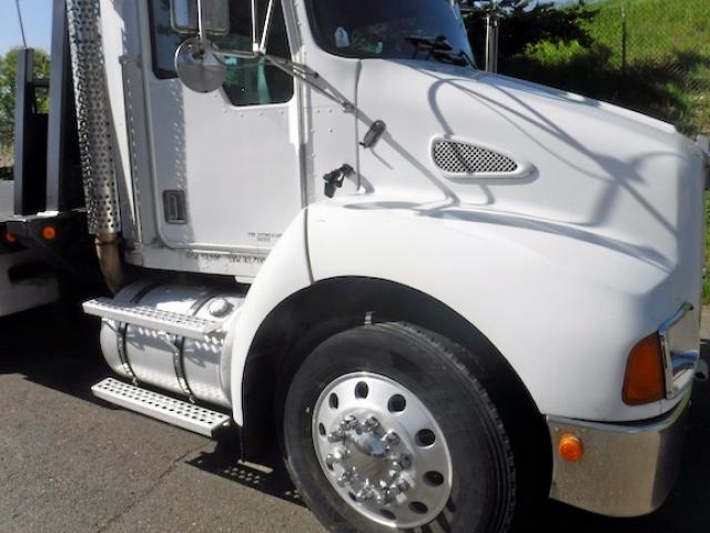 2NKMHZ7X21M876752 - 2001 KENWORTH CONSTRUCTI WHITE photo 3