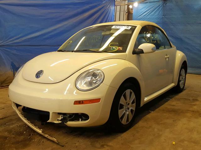 3VWRF31Y09M410137 - 2009 VOLKSWAGEN NEW BEETLE Creme Foto 2