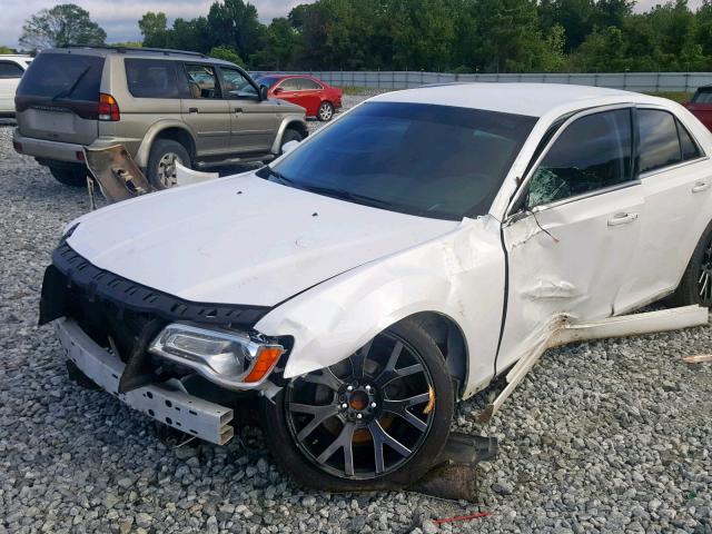 2C3CCAAG4CH312168 - 2012 CHRYSLER 300 WHITE photo 9