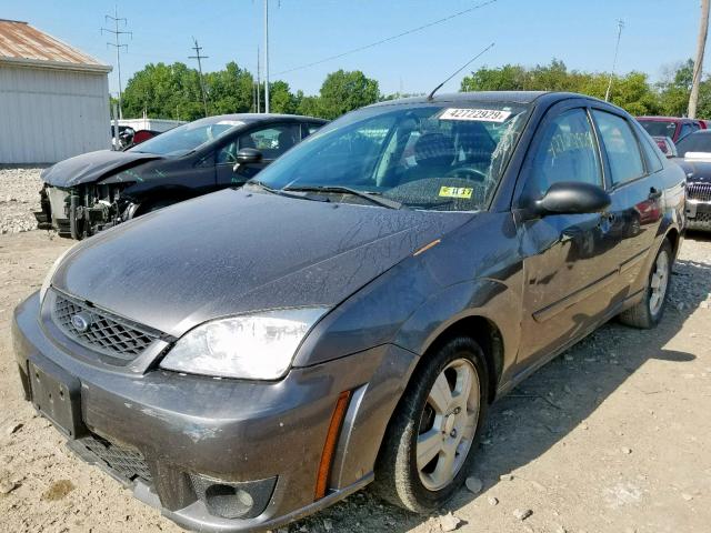 1FAFP34N06W160159 - 2006 FORD FOCUS ZX4 GRAY photo 2