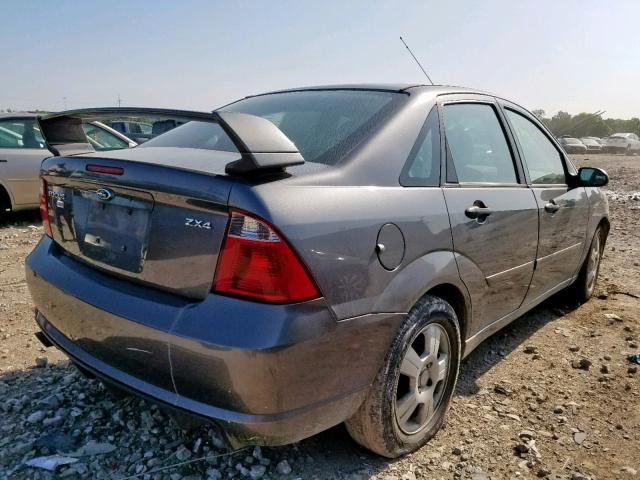 1FAFP34N06W160159 - 2006 FORD FOCUS ZX4 GRAY photo 4