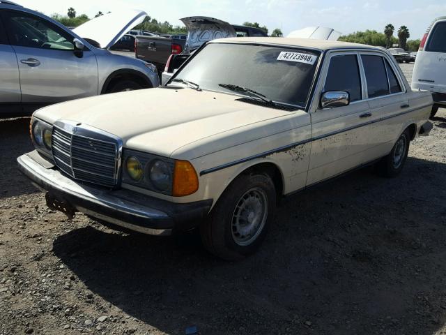 WDBAB23A7DB408373 - 1983 MERCEDES-BENZ 240 D CREAM photo 2