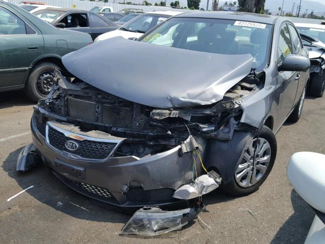 KNAFU4A28D5739175 - 2013 KIA FORTE EX CHARCOAL photo 2