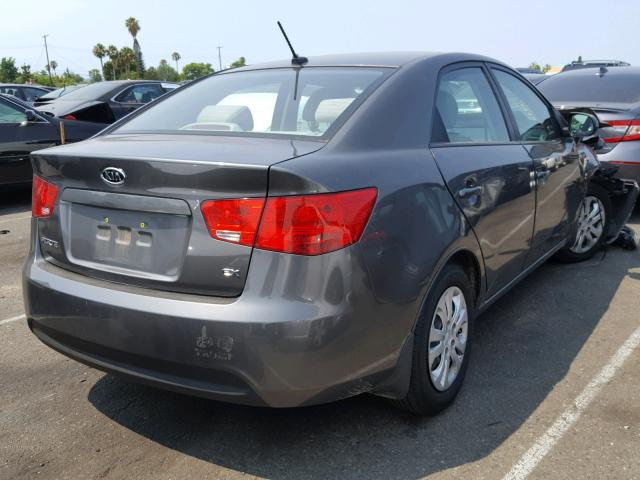 KNAFU4A28D5739175 - 2013 KIA FORTE EX CHARCOAL photo 4