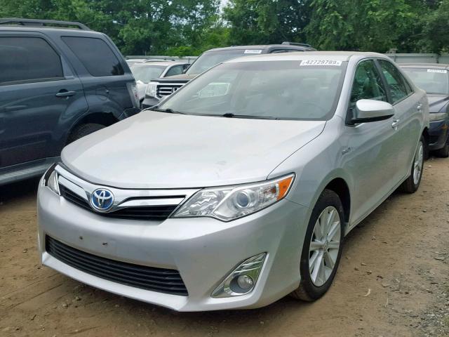 4T1BD1FK3DU069416 - 2013 TOYOTA CAMRY HYBR SILVER photo 2