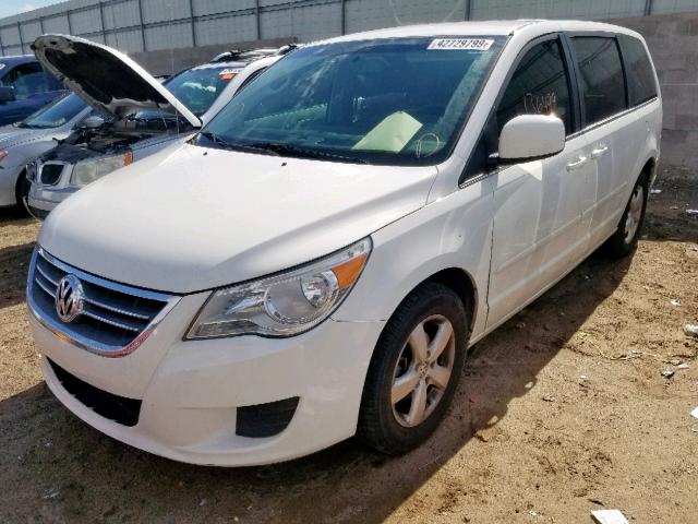 2V8HW34129R552404 - 2009 VOLKSWAGEN ROUTAN SE WHITE photo 2