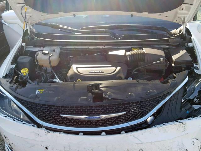 2C4RC1EG3JR182424 - 2018 CHRYSLER PACIFICA T WHITE photo 7