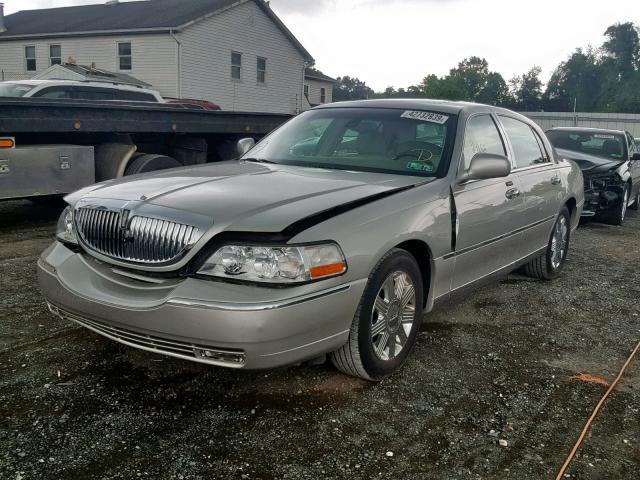 1LNHM83W13Y614904 - 2003 LINCOLN TOWN CAR C TAN photo 2