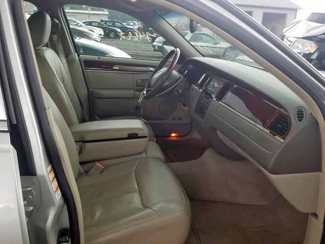 1LNHM83W13Y614904 - 2003 LINCOLN TOWN CAR C TAN photo 5