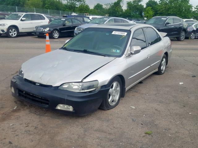 1HGCG1650XA065955 - 1999 HONDA ACCORD EX SILVER photo 2