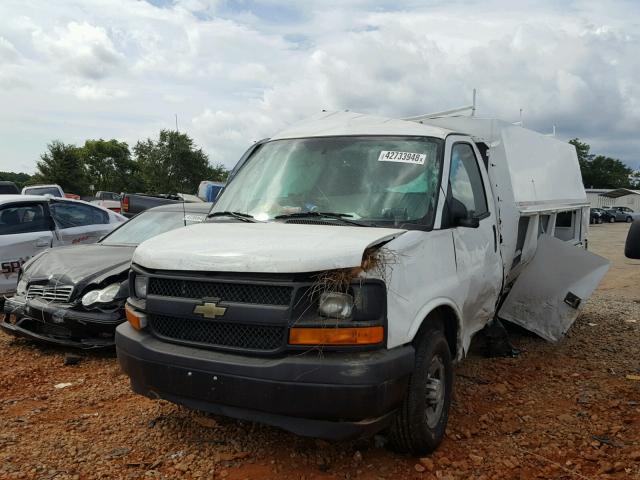 1GB0GRFG2H1333301 - 2017 CHEVROLET EXPRESS G3 WHITE photo 2