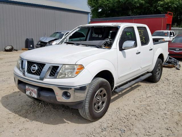 1N6AD07UX9C418348 - 2009 NISSAN FRONTIER C WHITE photo 2