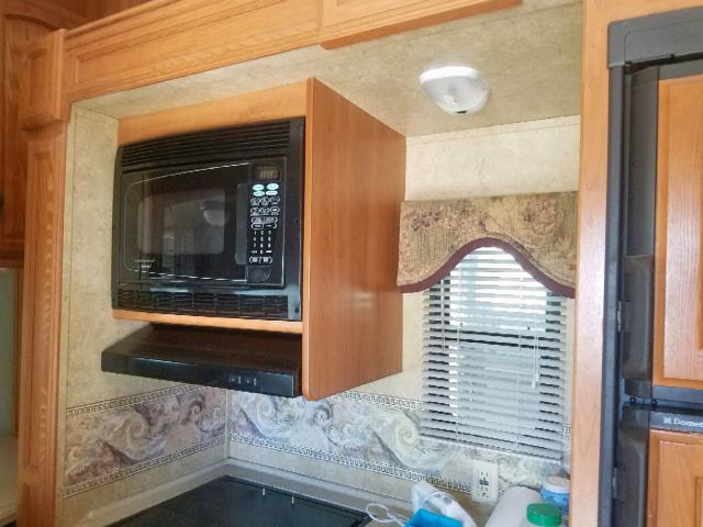 4YDF3402074704175 - 2007 KEYSTONE MONTANA TWO TONE photo 8