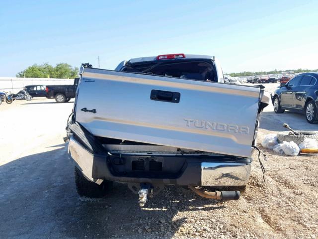 5TFDY5F1XJX700222 - 2018 TOYOTA TUNDRA CRE SILVER photo 10