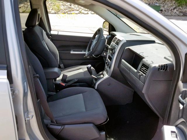 1J8FF47W58D778463 - 2008 JEEP COMPASS SP ვერცხლისფერი ფოტო 5