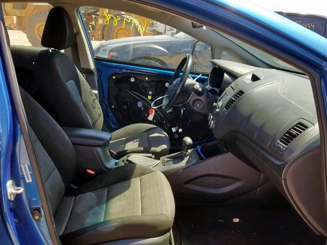 KNAFX4A89F5320086 - 2015 KIA FORTE EX BLUE photo 5