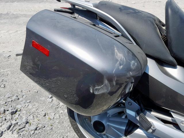 WB1043001CZW49275 - 2012 BMW R1200 RT GRAY photo 9