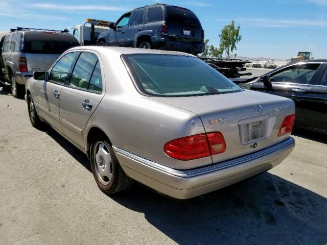 WDBJF72F6VA523505 - 1997 MERCEDES-BENZ E 420 SILVER photo 3