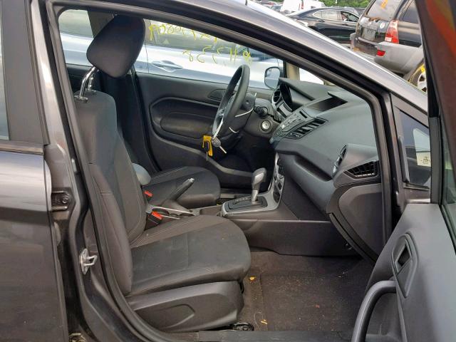 3FADP4BJ6KM117324 - 2019 FORD FIESTA SE GRAY photo 5