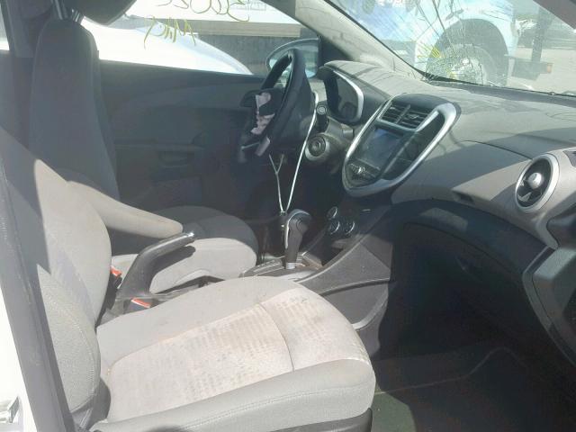 1G1JB5SH9H4158316 - 2017 CHEVROLET SONIC LS WHITE photo 5