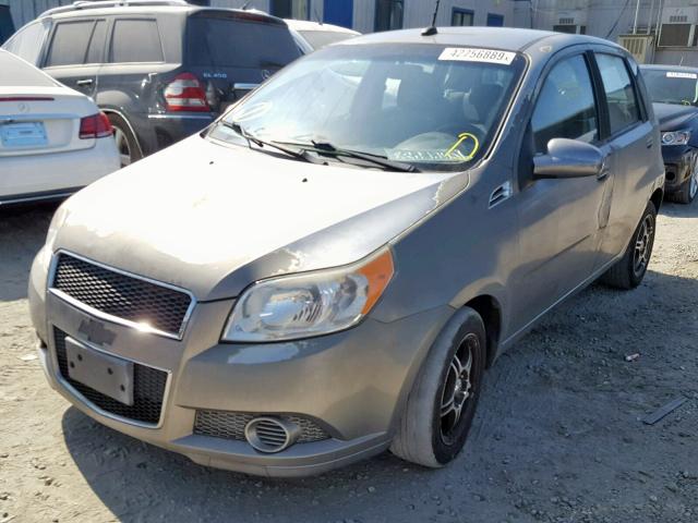 KL1TD6DE3AB099386 - 2010 CHEVROLET AVEO LS GRAY photo 2