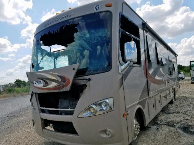 1F66F5DYXF0A12416 - 2016 THOR MOTOR HOME BROWN photo 2