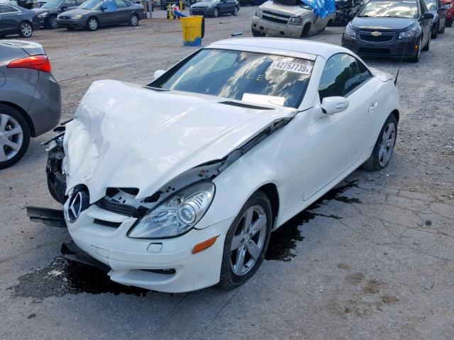 WDBWK54F06F106050 - 2006 MERCEDES-BENZ SLK 280 WHITE photo 2