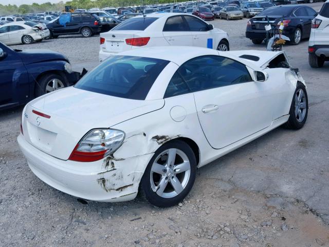 WDBWK54F06F106050 - 2006 MERCEDES-BENZ SLK 280 WHITE photo 4