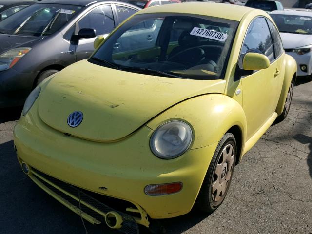 3VWCC21C7XM402398 - 1999 VOLKSWAGEN NEW BEETLE YELLOW photo 2