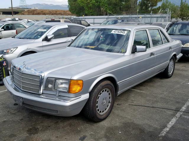 WDBCA35D1JA421663 - 1988 MERCEDES-BENZ 420 SEL SILVER photo 2