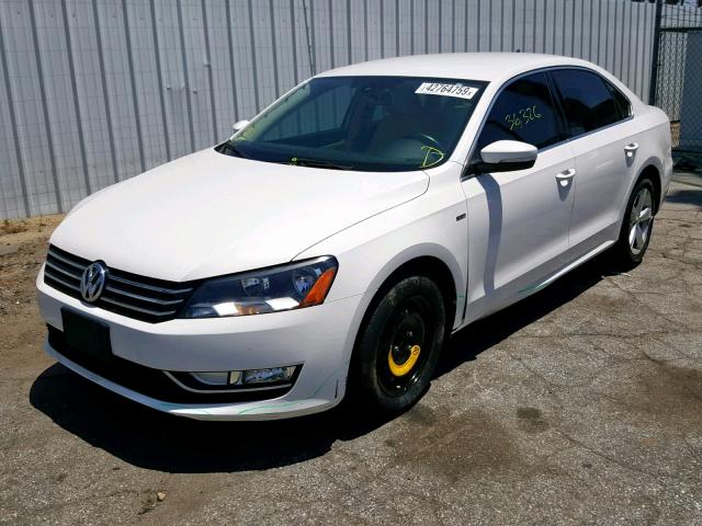 1VWAT7A37FC110674 - 2015 VOLKSWAGEN PASSAT S WHITE photo 2