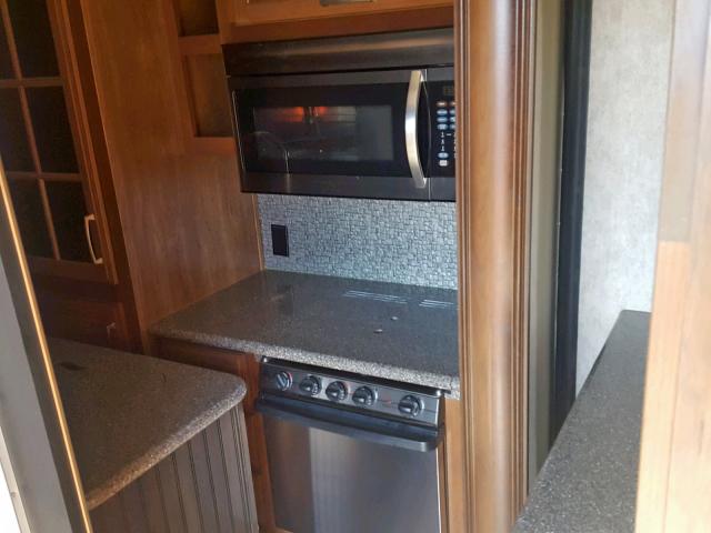 4YDF37921F4701871 - 2015 KEYSTONE MONTANA TWO TONE photo 6