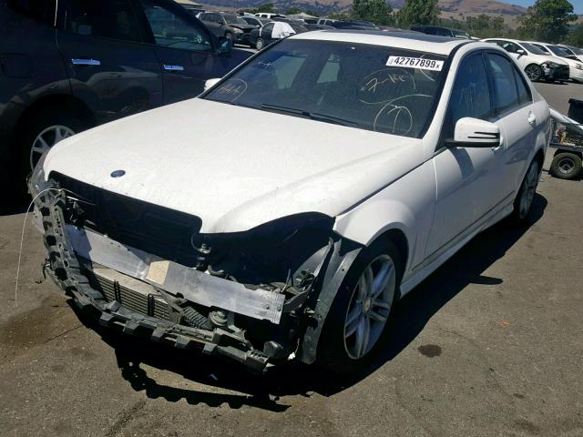 WDDGF4HB2DA871627 - 2013 MERCEDES-BENZ C 250 WHITE photo 2