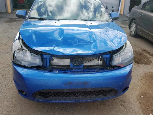 1FAHP3GN6AW291609 - 2010 FORD FOCUS SES BLUE photo 9