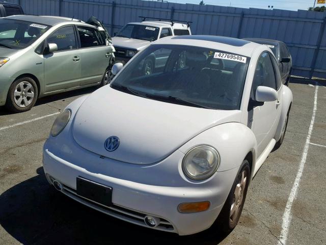 3VWCC21C3YM454824 - 2000 VOLKSWAGEN NEW BEETLE WHITE photo 2