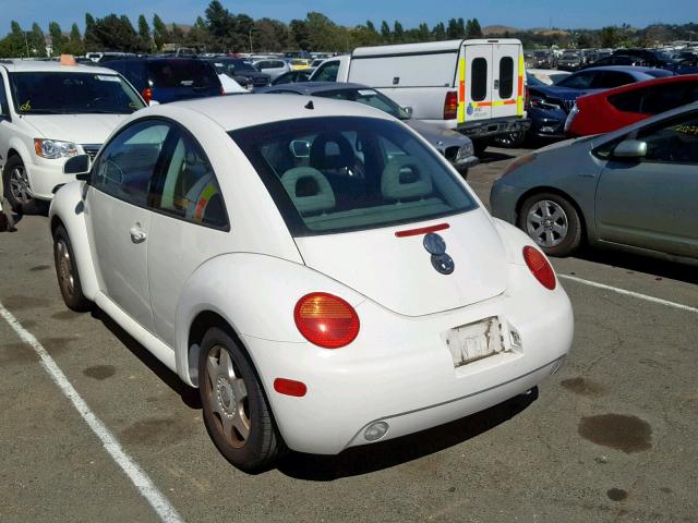 3VWCC21C3YM454824 - 2000 VOLKSWAGEN NEW BEETLE WHITE photo 3