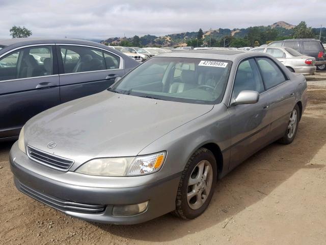 JT8BF28G610305829 - 2001 LEXUS ES 300 SILVER photo 2