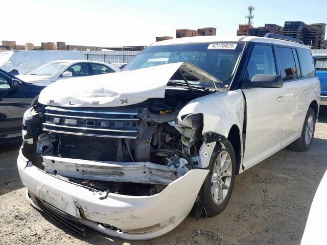 2FMGK5B81DBD34028 - 2013 FORD FLEX SE WHITE photo 2