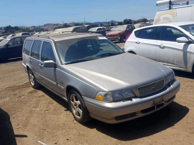 YV1LW534XW2374422 - 1998 VOLVO V70 T5 TUR SILVER photo 1