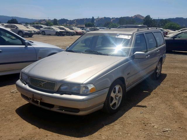 YV1LW534XW2374422 - 1998 VOLVO V70 T5 TUR SILVER photo 2