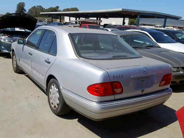 WDBJF65H1XA895893 - 1999 MERCEDES-BENZ E 320 SILVER photo 3