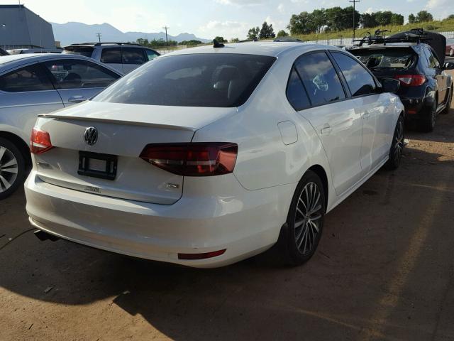 3VWD17AJ5GM239837 - 2016 VOLKSWAGEN JETTA SPOR WHITE photo 4