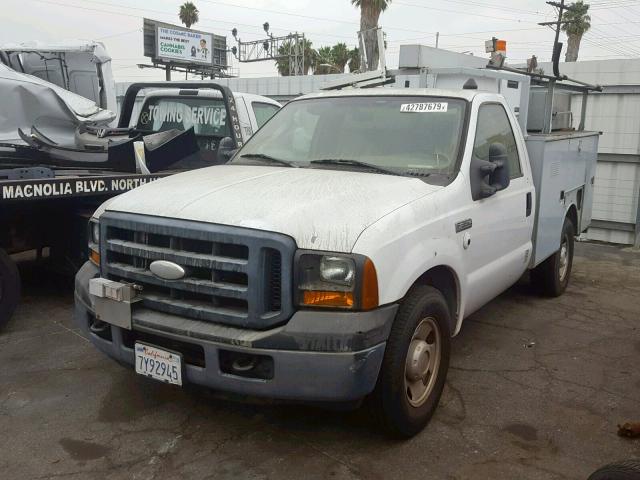 1FDSF30526EC12152 - 2006 FORD F350 SRW S WHITE photo 2