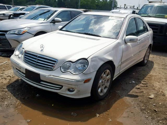 WDBRF87H46F765037 - 2006 MERCEDES-BENZ C 350 4MAT WHITE photo 2